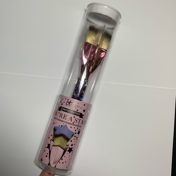 It Cosmetics LTE Star Foundation Brush - Picture 5 of 8